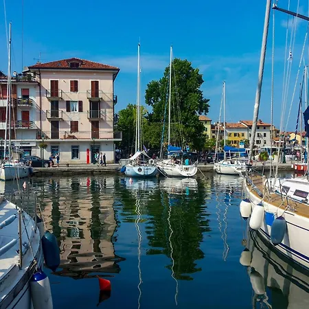 In 37070 Daire Bibione